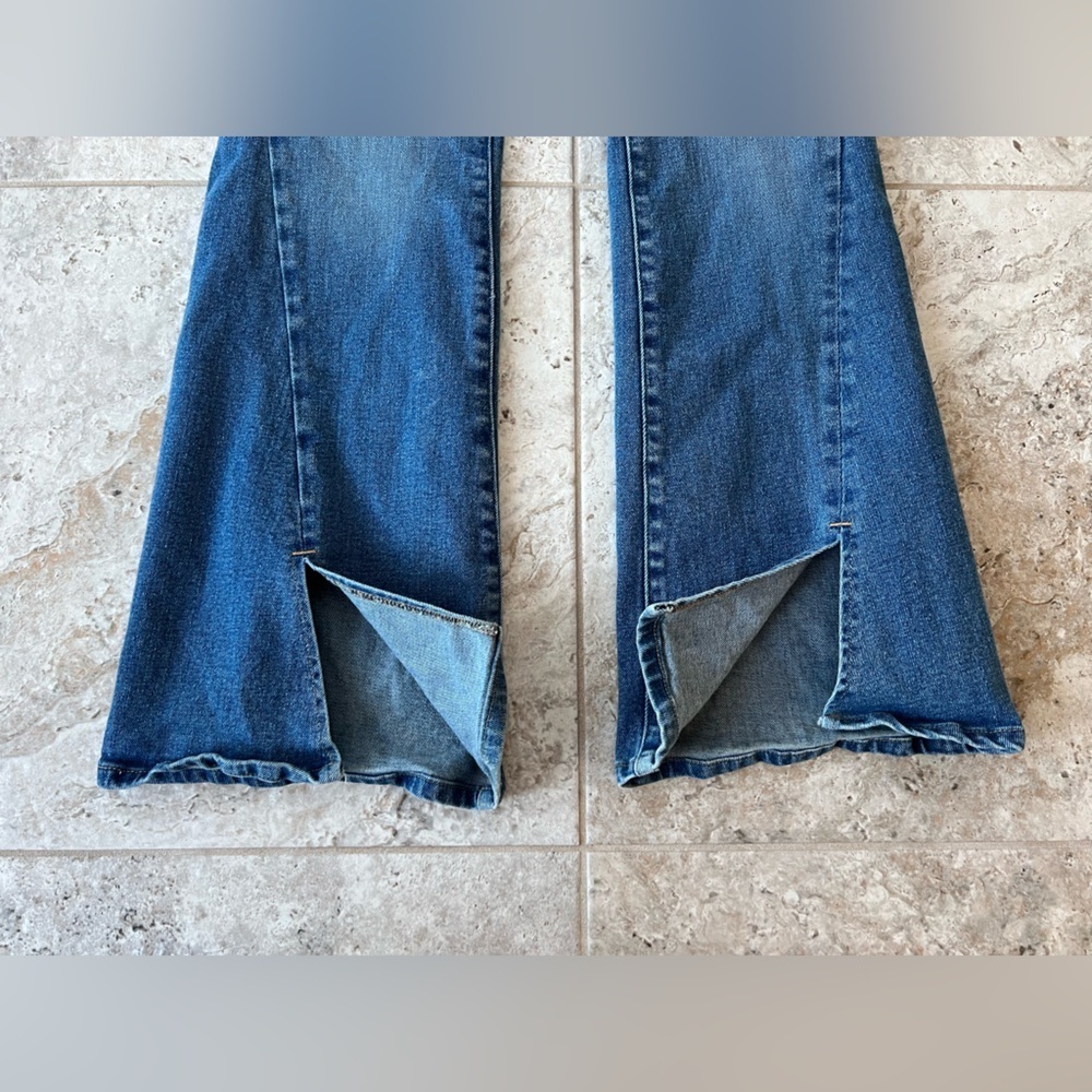 Good American Soft Tech Good Legs Ankle Slit Flare Jeans, Light Blue, 8/29 - Picture 11 of 11